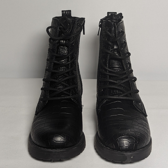 NEW Amazon Essentials Womens Lace Up Combat Boot Sz 6 black - Picture 3 of 4